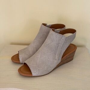 Lucky Brand Textured Gray Wedges